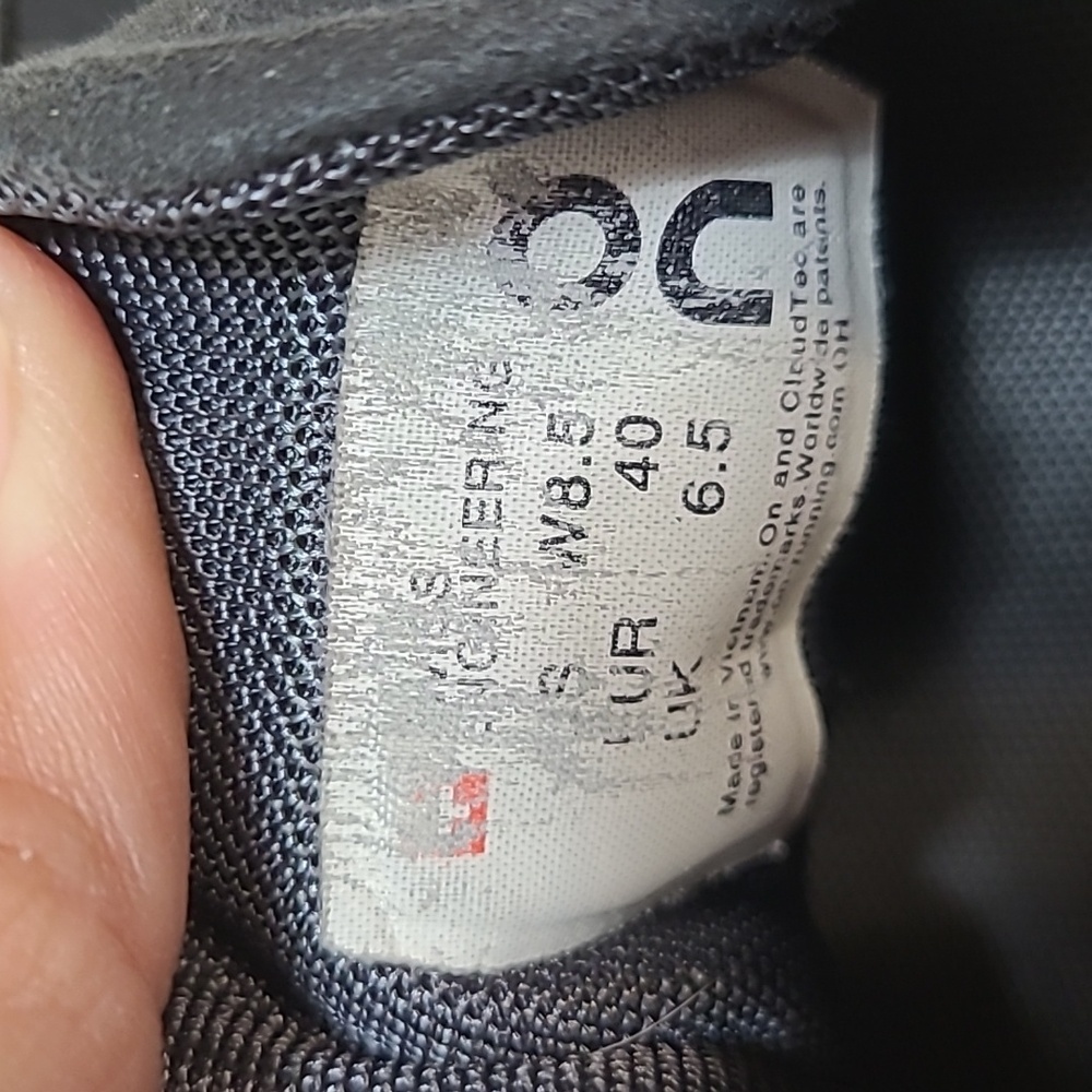 On Cloud Running Womens Black Athletic Shoes Size 8.5 - Picture 11 of 13